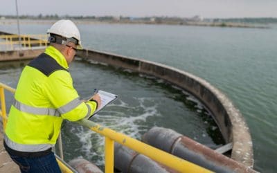 Cloruro férrico aplicado al tratamiento de aguas: usos, ventajas y aplicaciones industriales