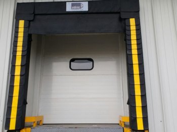 PUERTAS SECCIONALES PARA ANDENES DE CARGA Y DESCARGA