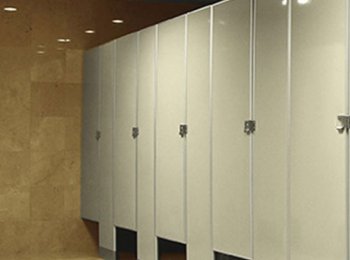 MAMPARAS AL PISO DE LAMINA DE ACERO PORCELANIZADO