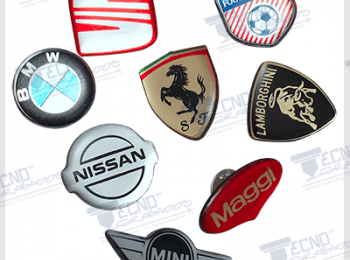 PINES CON GOTA DE RESINA