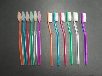 Cepillos dentales - Cepillos y Productos de Aseo
