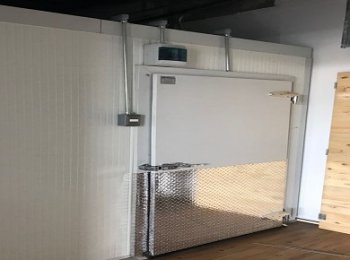 PUERTAS ABATIBLES PARA CAMARAS DE CONGELACION