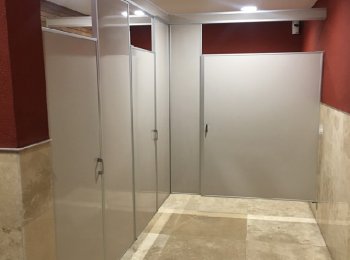 MAMPARAS AL PLAFON DE LAMINA DE ACERO PORCELANIZADO