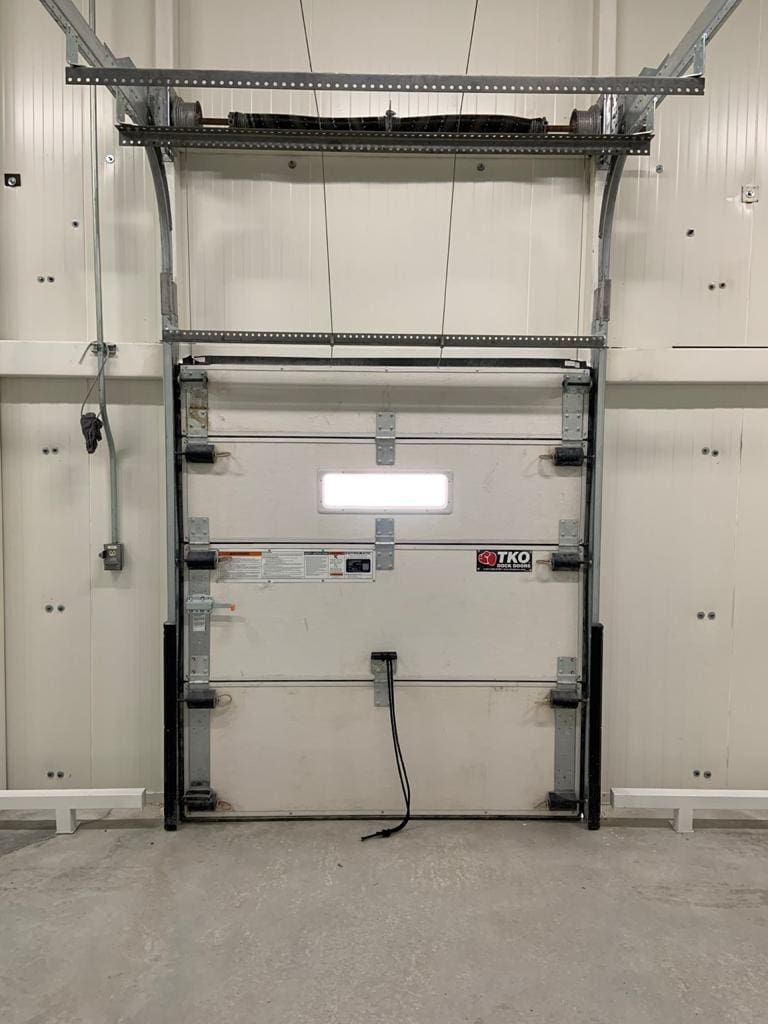 Puertas corredizas para almacenes refrigerados - Distribuciones y Soluciones Especializadas