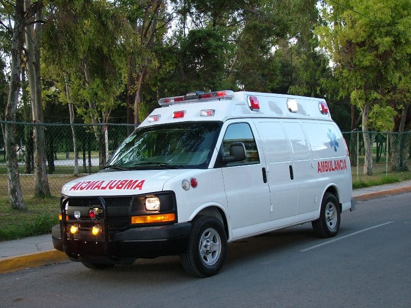 Ambulancia tipo II: Esta diseñada y equipada para ofrecer atención médica a domicilio y traslador de emergencia.