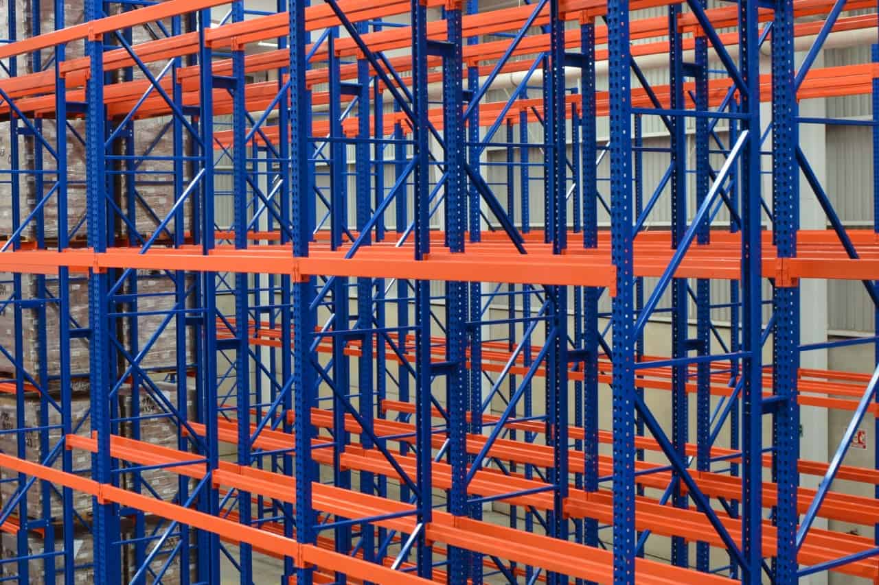 ALMACENES DE ALTA ESTIBA, PASILLO ANGOSTO