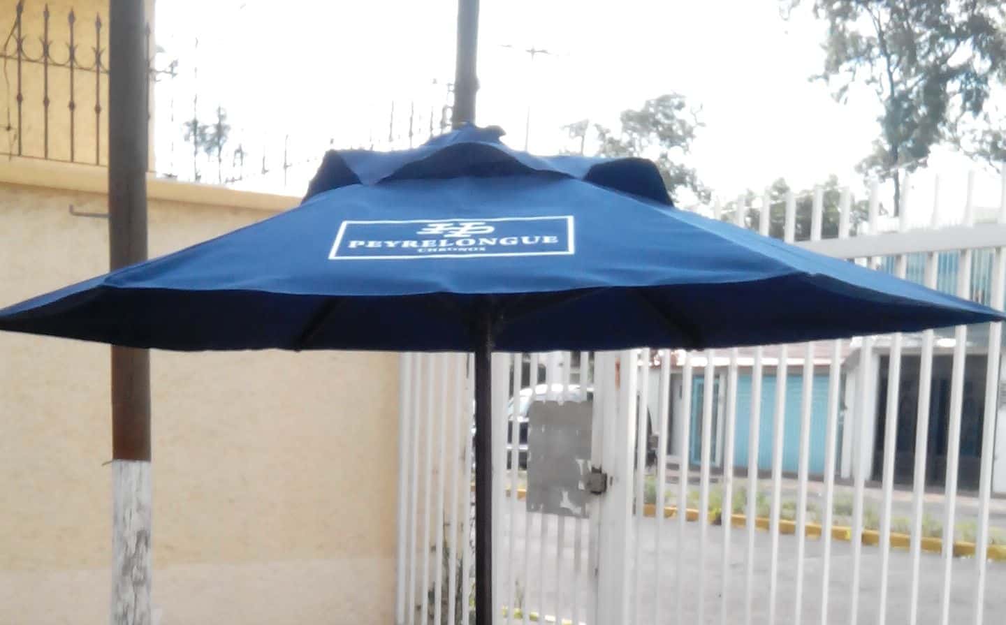 Sombrillas para parques y jardines - Suministros Mantenimiento y Construcción