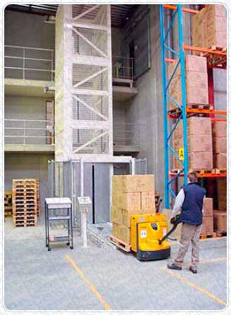ELEVADORES DE CARGA HIDRAULICOS