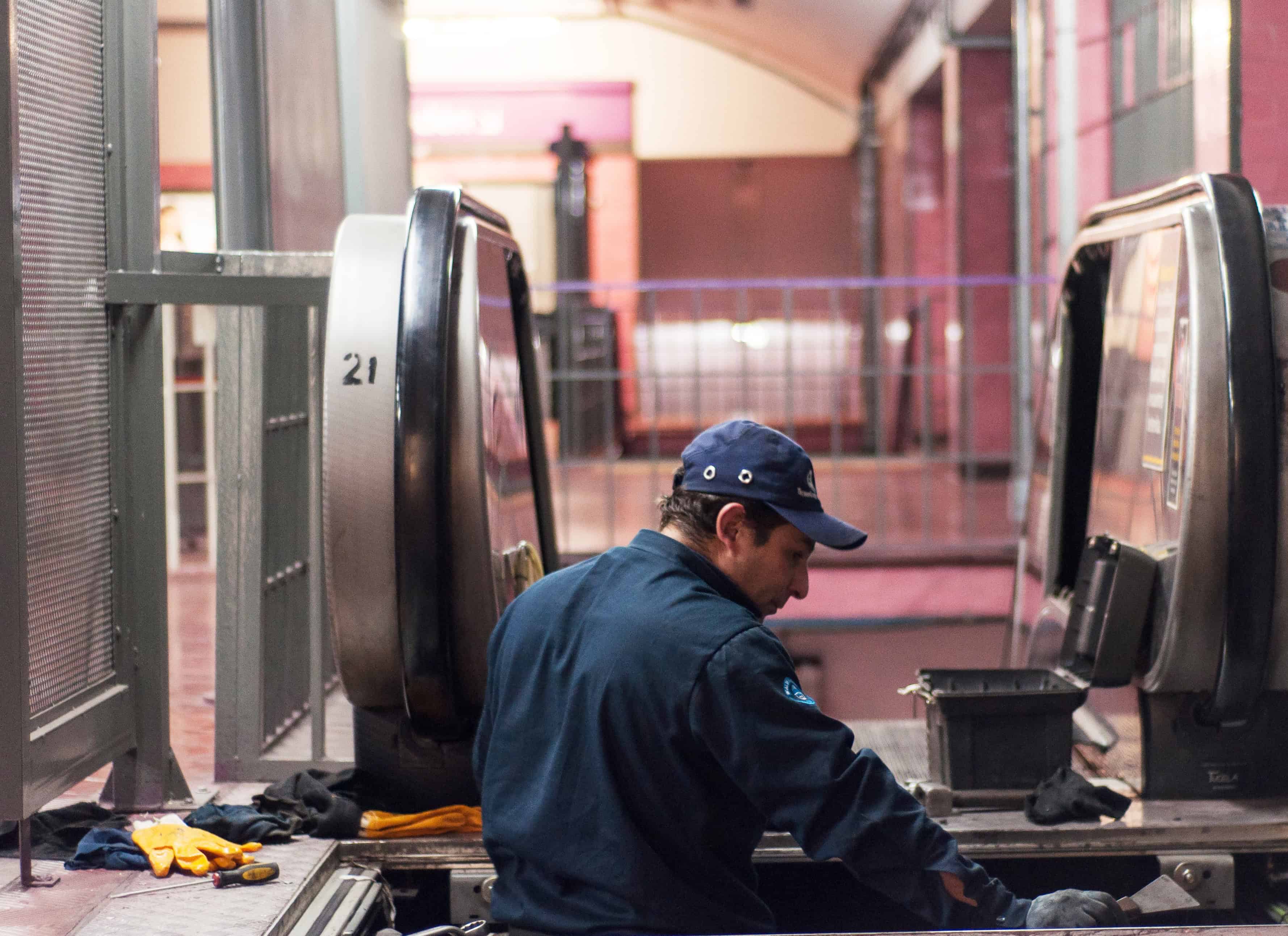 MANTENIMIENTO ESCALERAS ELÉCTRICAS