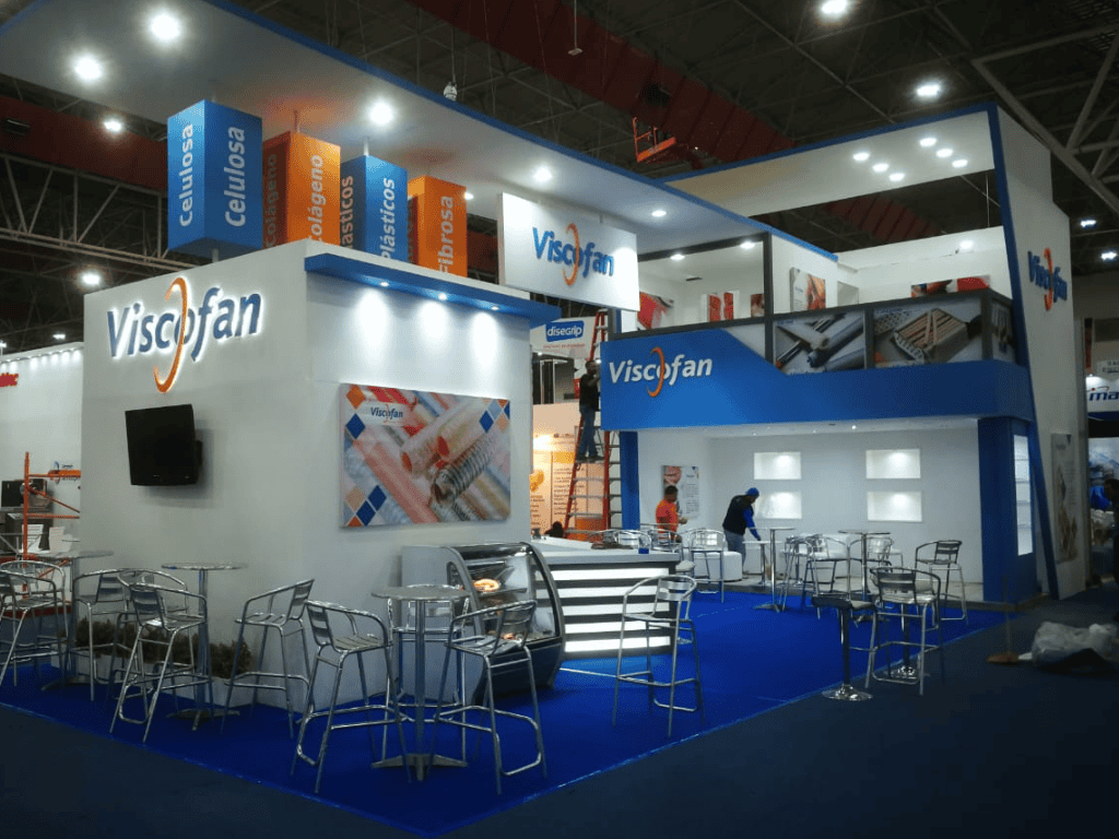 Stand en Madera by Escenico