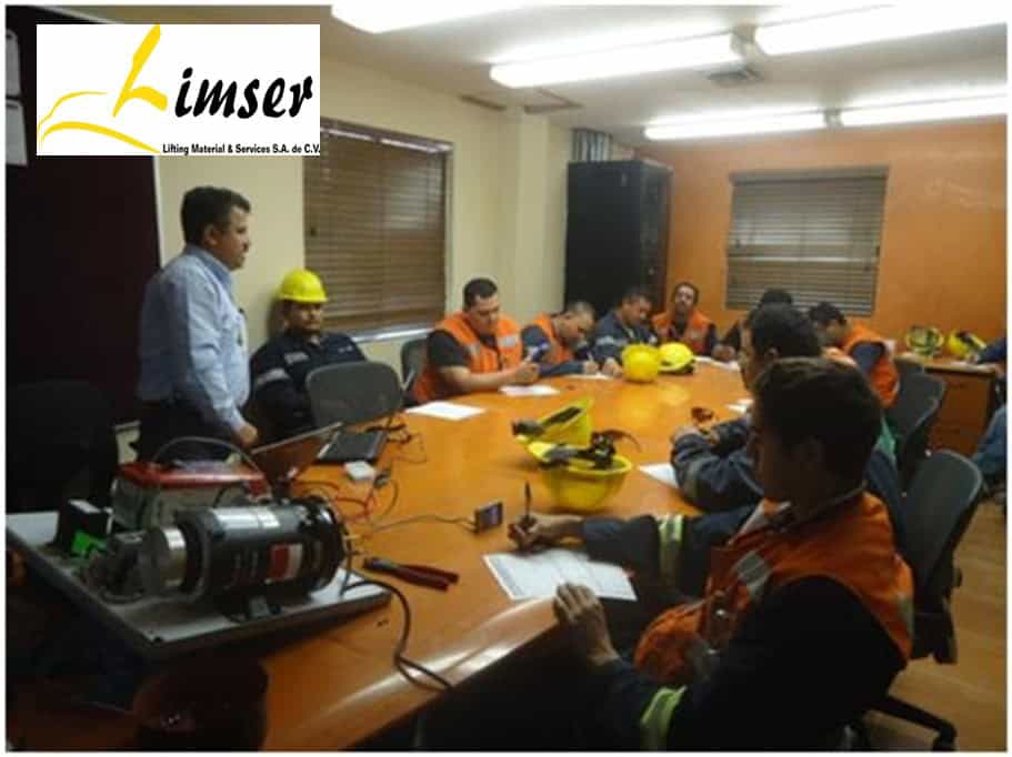 Adiestramiento a operadores de gruas viajeras - Lifting Material & Services
