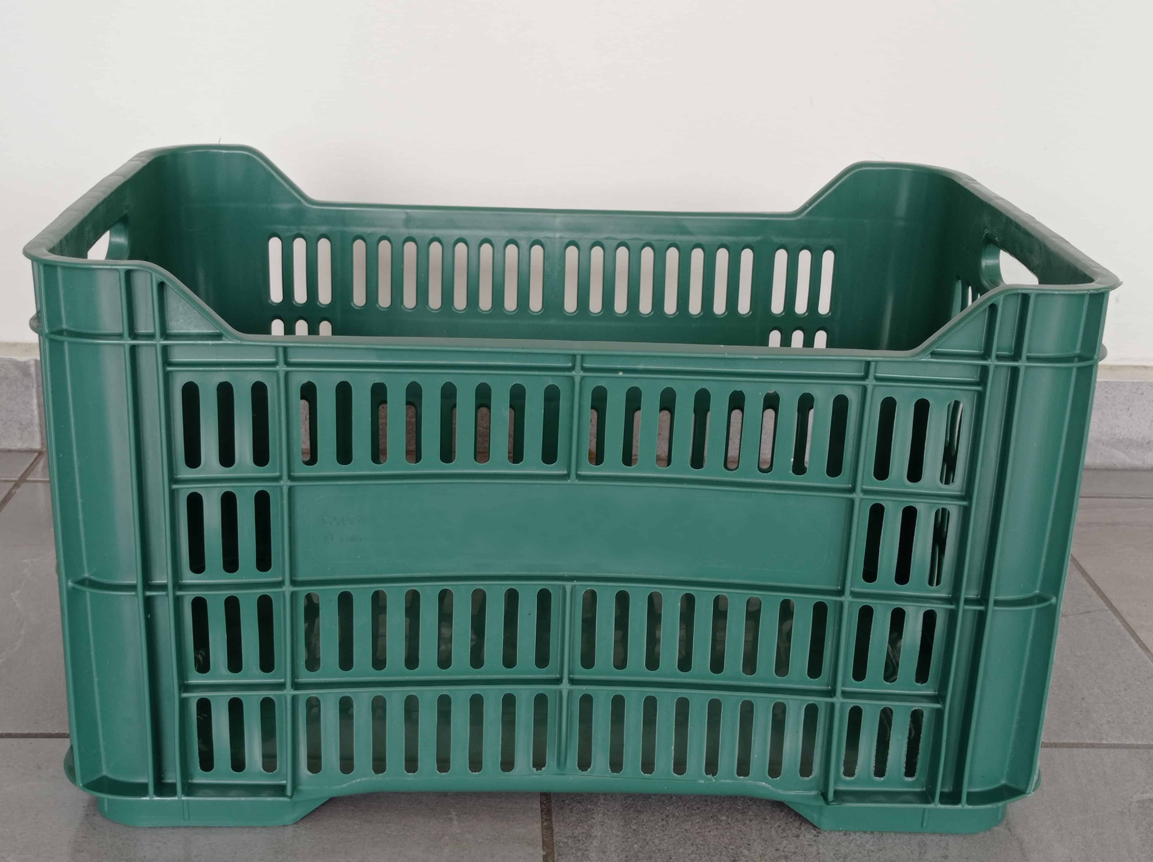 Caja de plástico tipo chapala semicalada