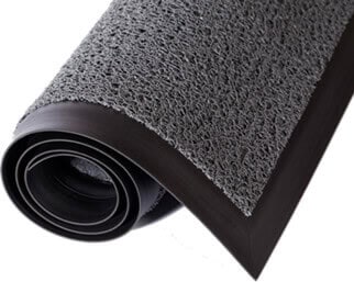 Tapete fabricado con PVC importado, vulcanizado en una sola pieza, con logo y leyenda antiderrapante, retenedor de polvo y humedad. 