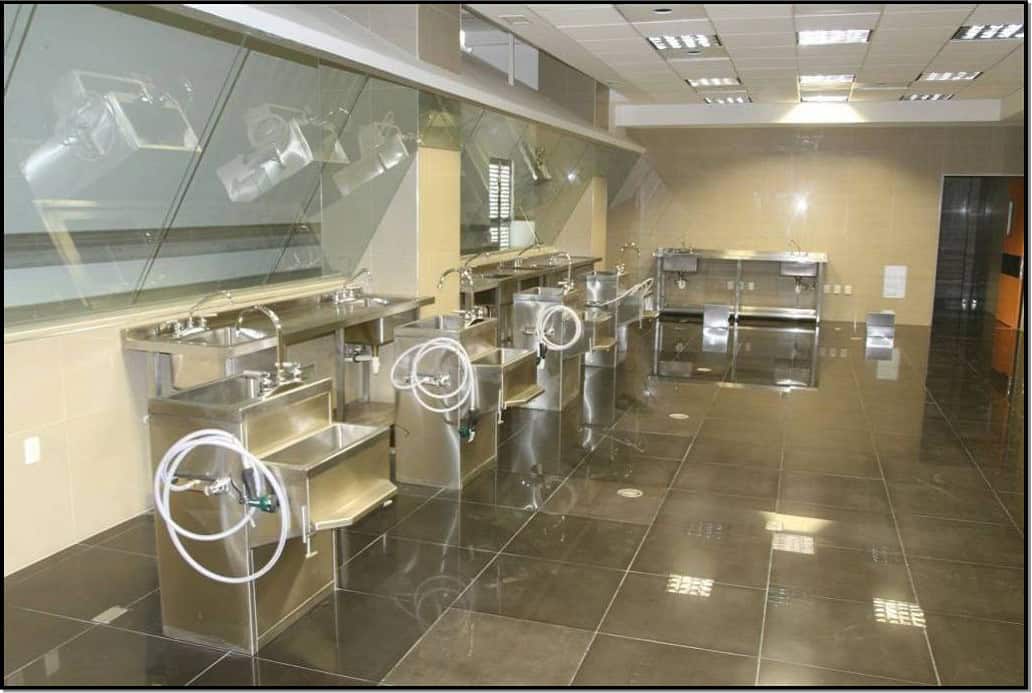 MOBILIARIO Y EQUIPO PARA ANFITEATRO