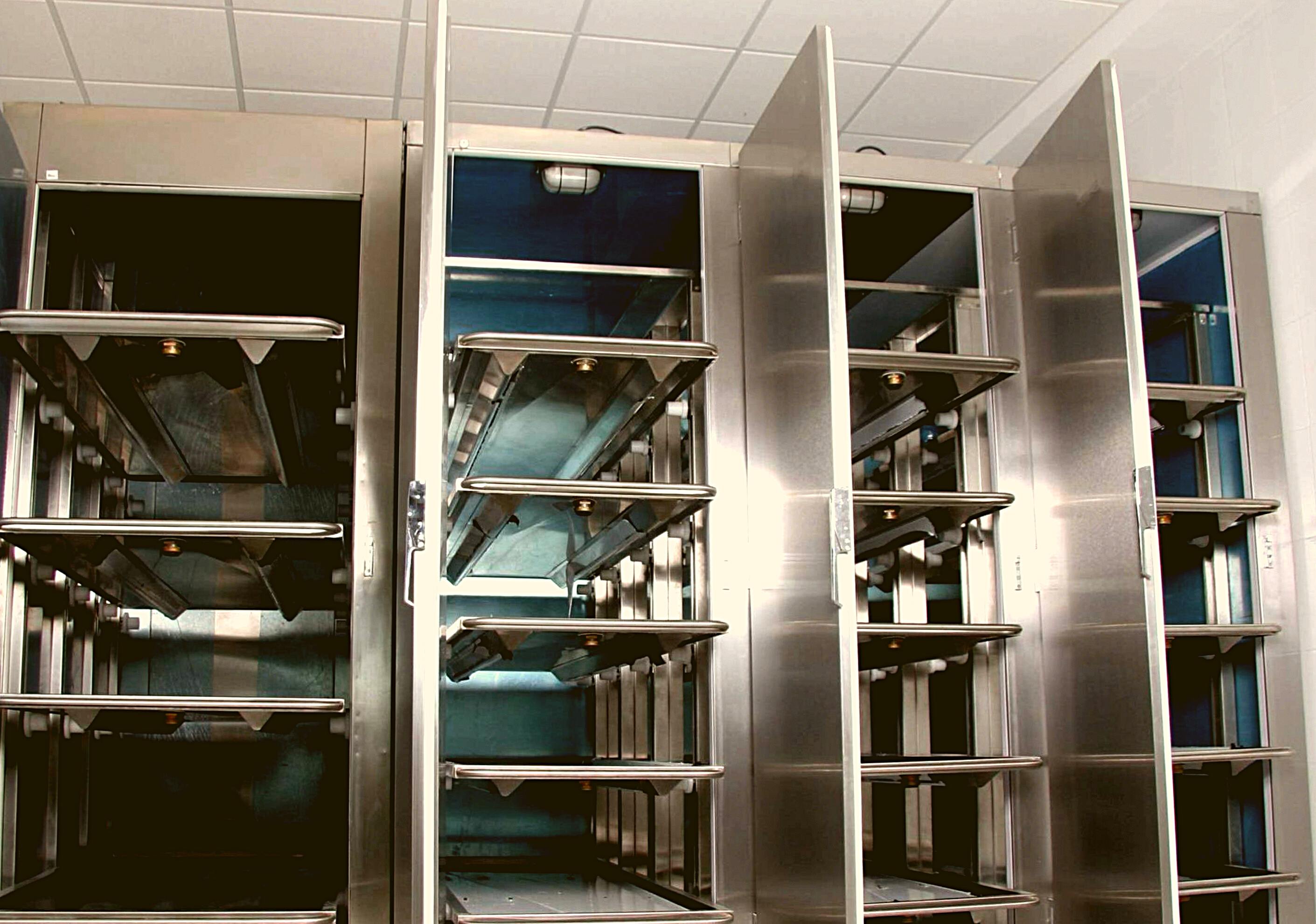 REFRIGERADORES DE CADAVERES