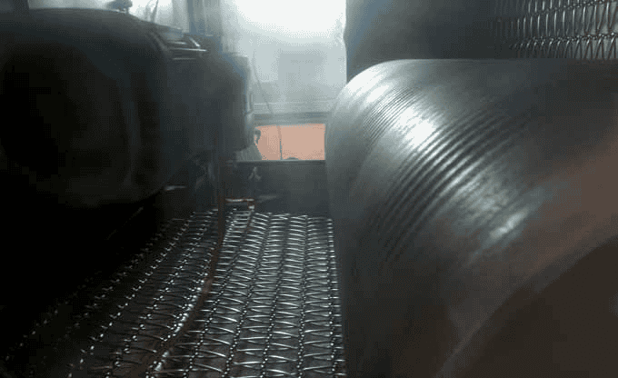 Máquina de granallado con transportador de malla de alambre