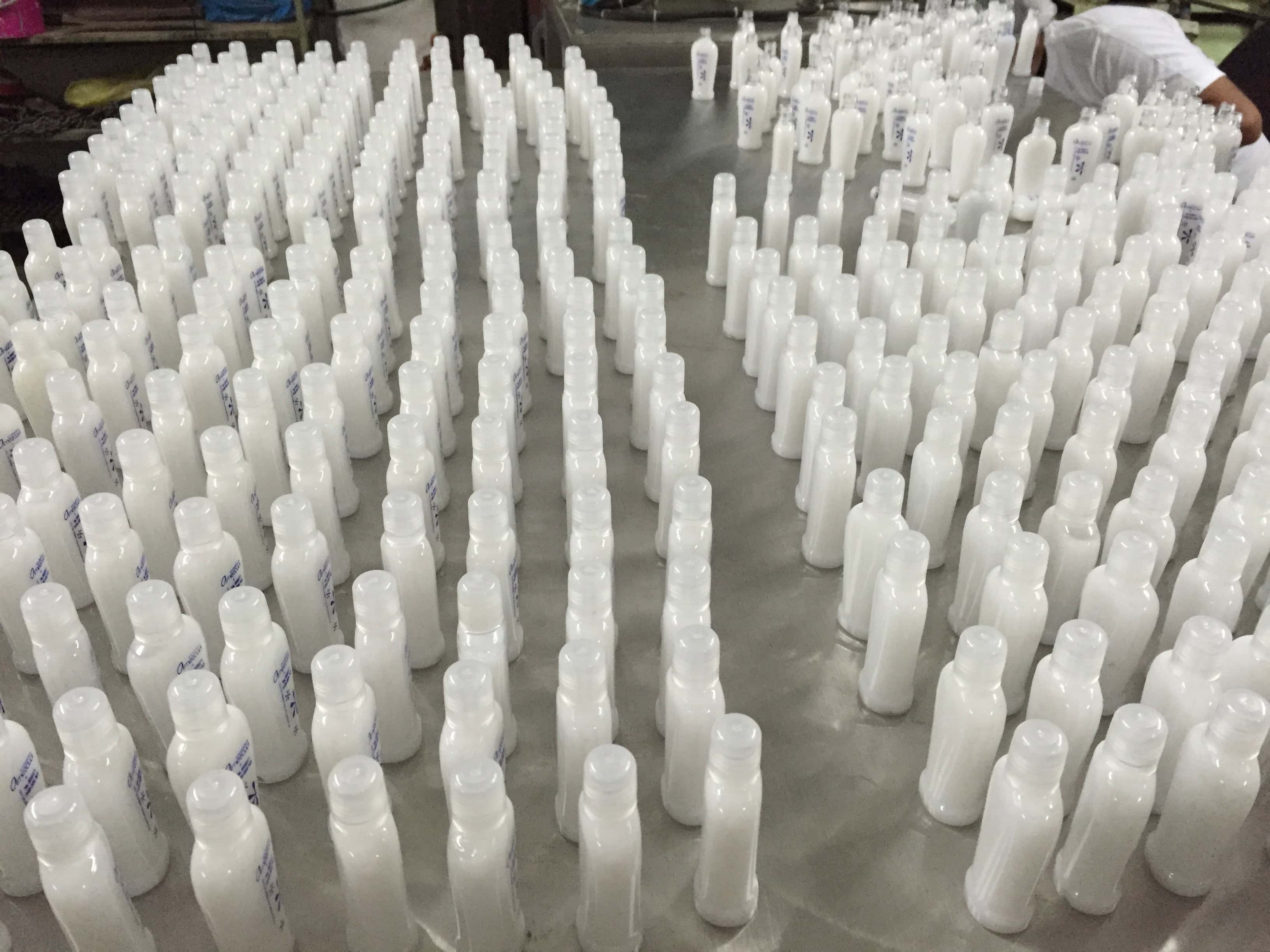 Envasado de acondicionadores de 125 ml a 2 litros