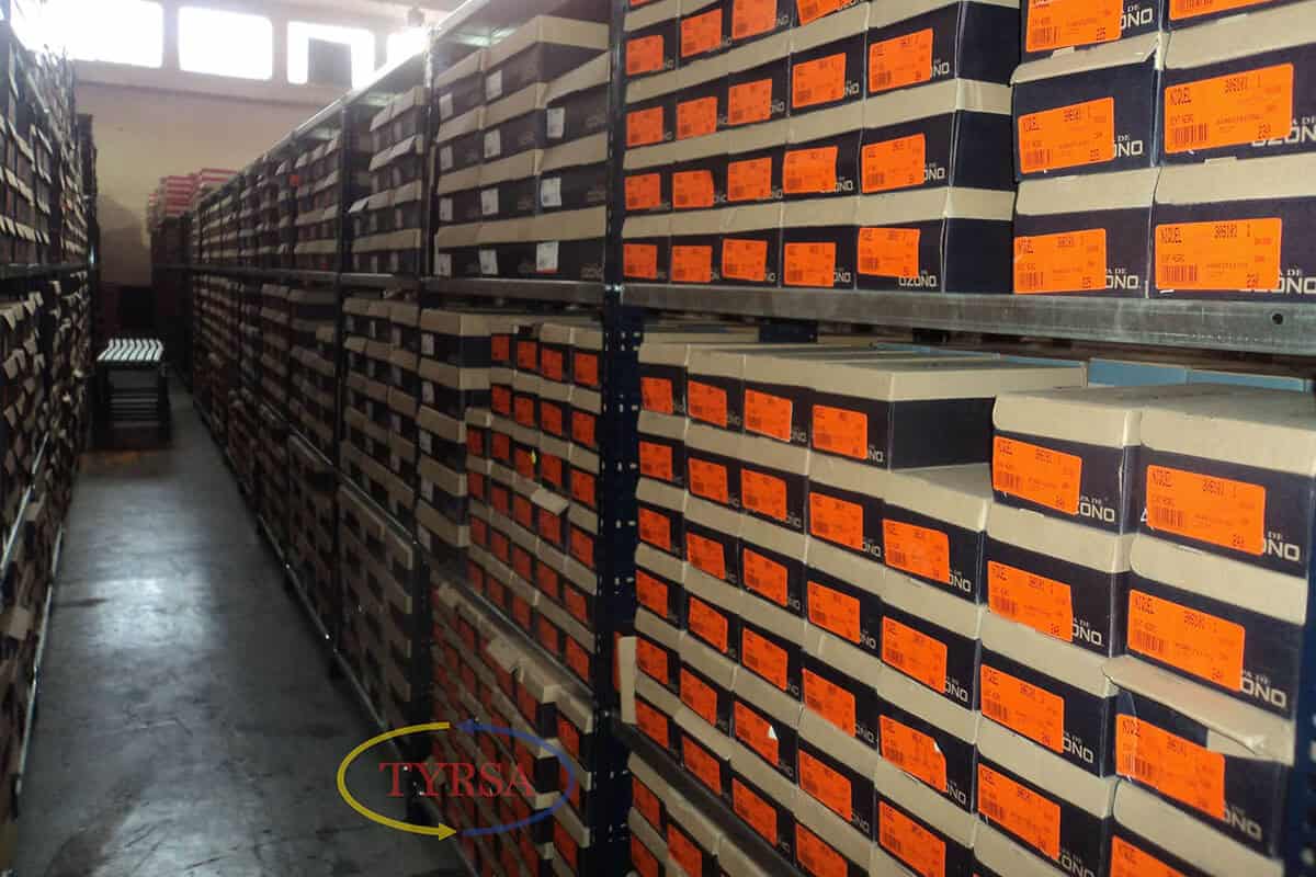 Góndolas metálicas para almacenamientoc