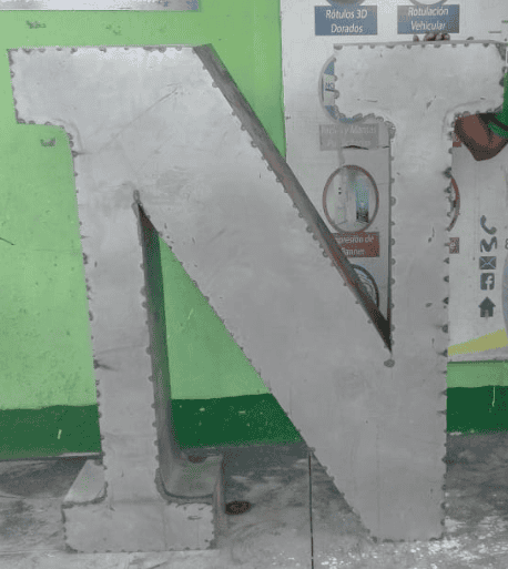 Letras luminosas 3D cajuela metálica