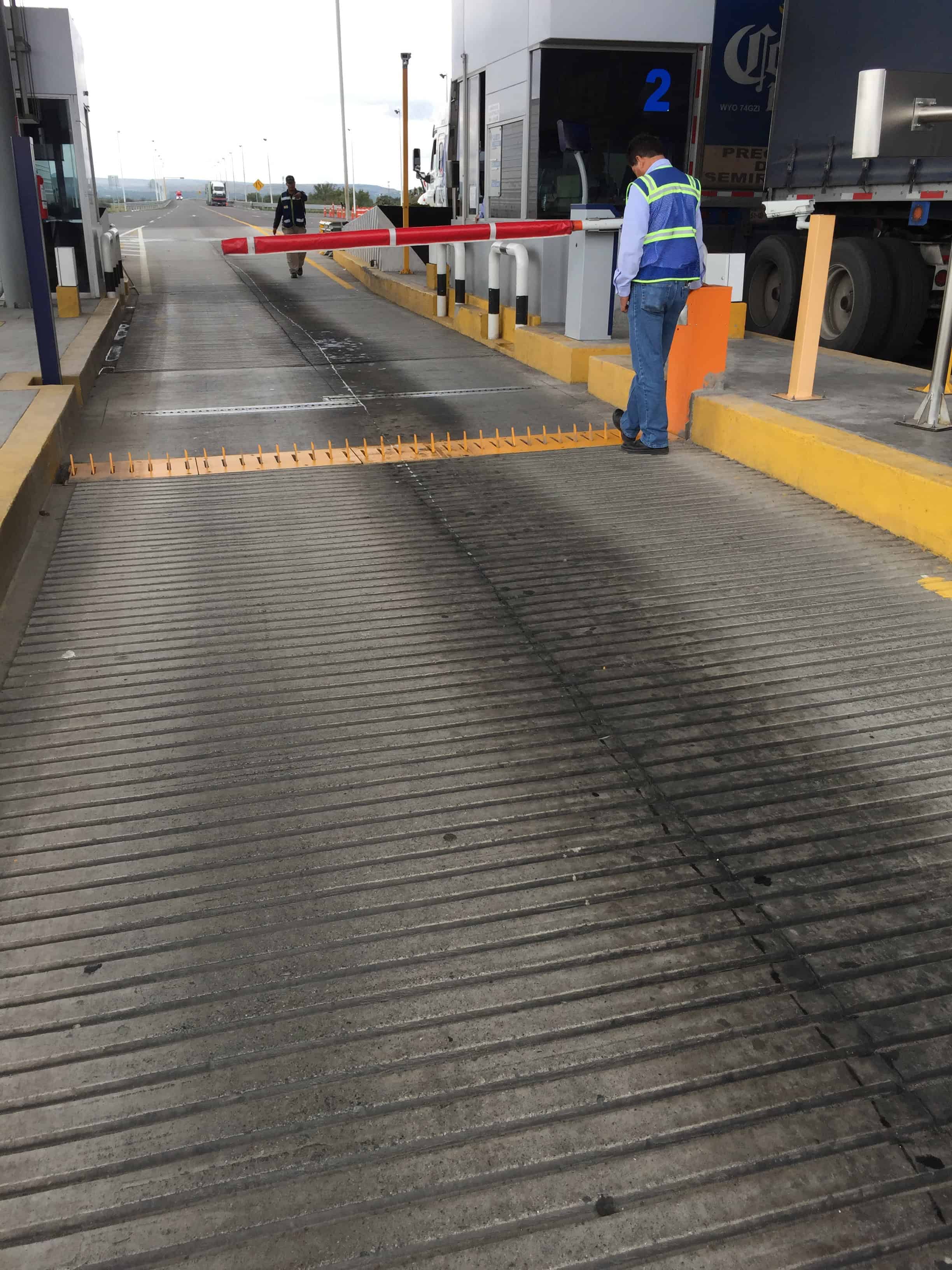 Picos poncha llantas para casetas de cobro en Cuautitlan