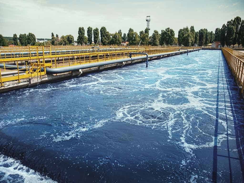 Triazina para el tratamiento de aguas