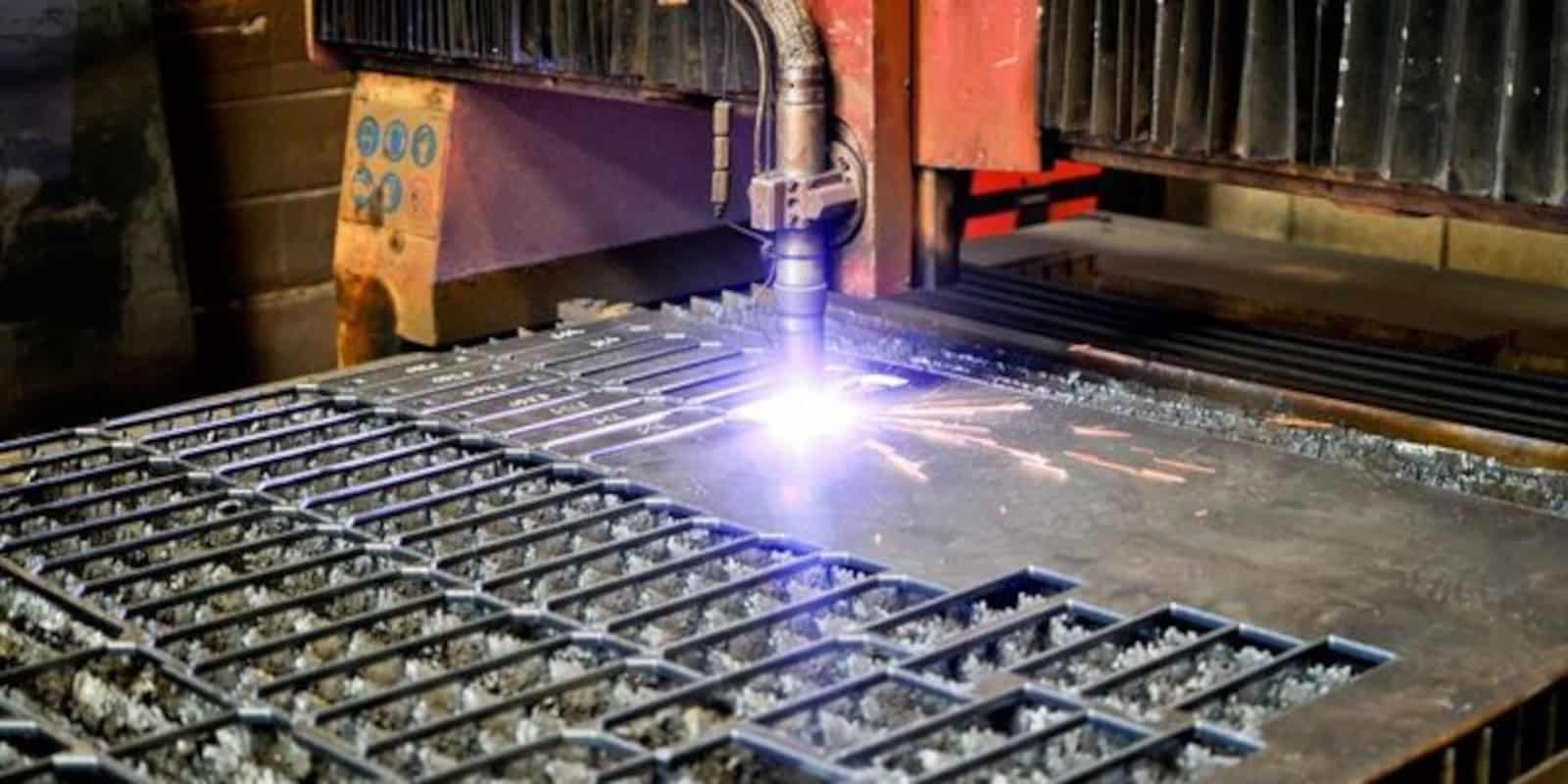 Corte de Placa con Plasma para Acero al Carbón