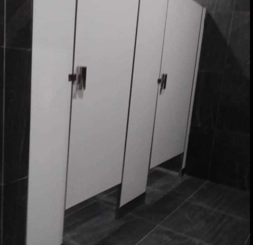 Mamparas para Sanitarios de Lámina Esmaltada