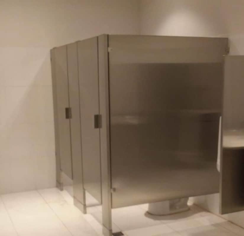 Mamparas para Sanitarios de Acero Inoxidable