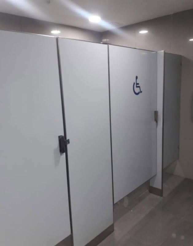 Mamparas para Baños de Discapacitados