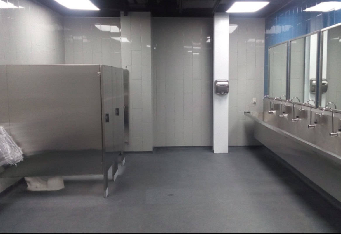 Mamparas para Sanitarios de Lamina Esmaltada para Centros Comerciales