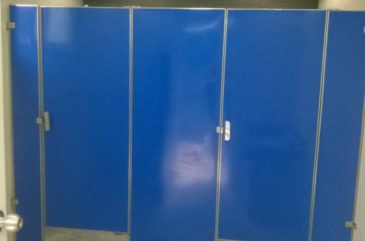 Mamparas para Sanitarios de Lamina Esmaltada para Oficinas