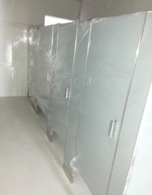 Mamparas para Sanitarios de Lamina Esmaltada para  Clínicas