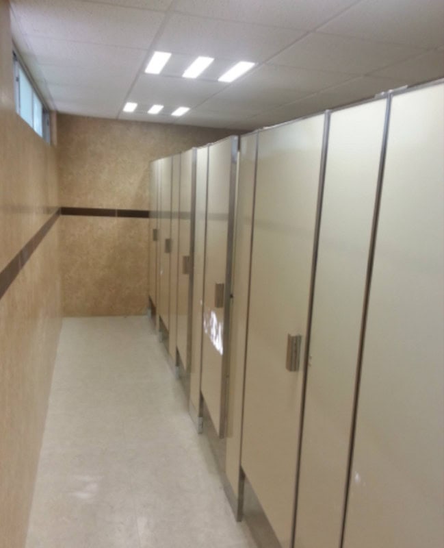 Mamparas para Sanitarios de Lámina Esmaltada para Museos