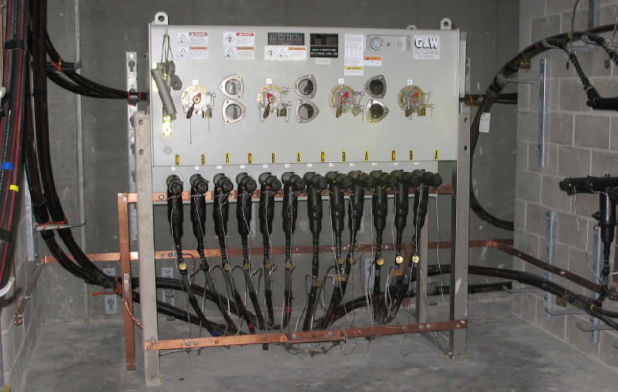 Seccionadores Sumergibles en Aislamiento Sólido para 15 y 27 kV Entec