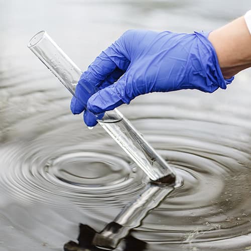 Agua destilada para laboratorios
