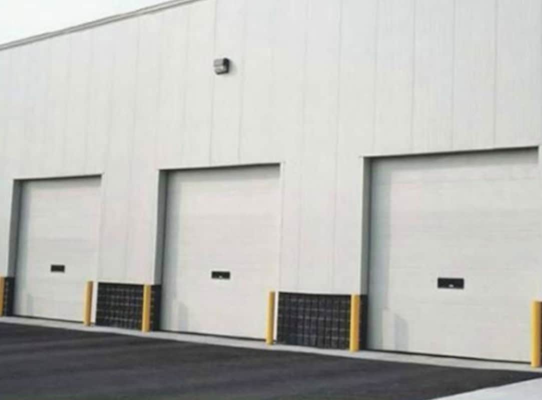 Puertas seccionales de Andén Residencial