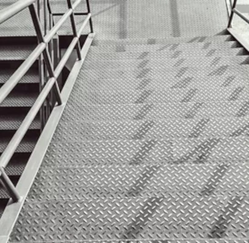 Laminas de Acero Antiderrapante para Escaleras 