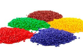 Polirpopileno fibra larga para uso automotriz en pellets