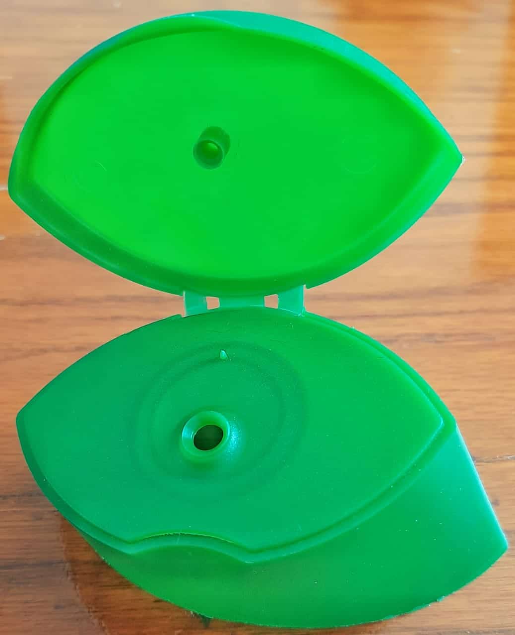 TAPAS DE PLASTICO DE DIFERENTES COLORES