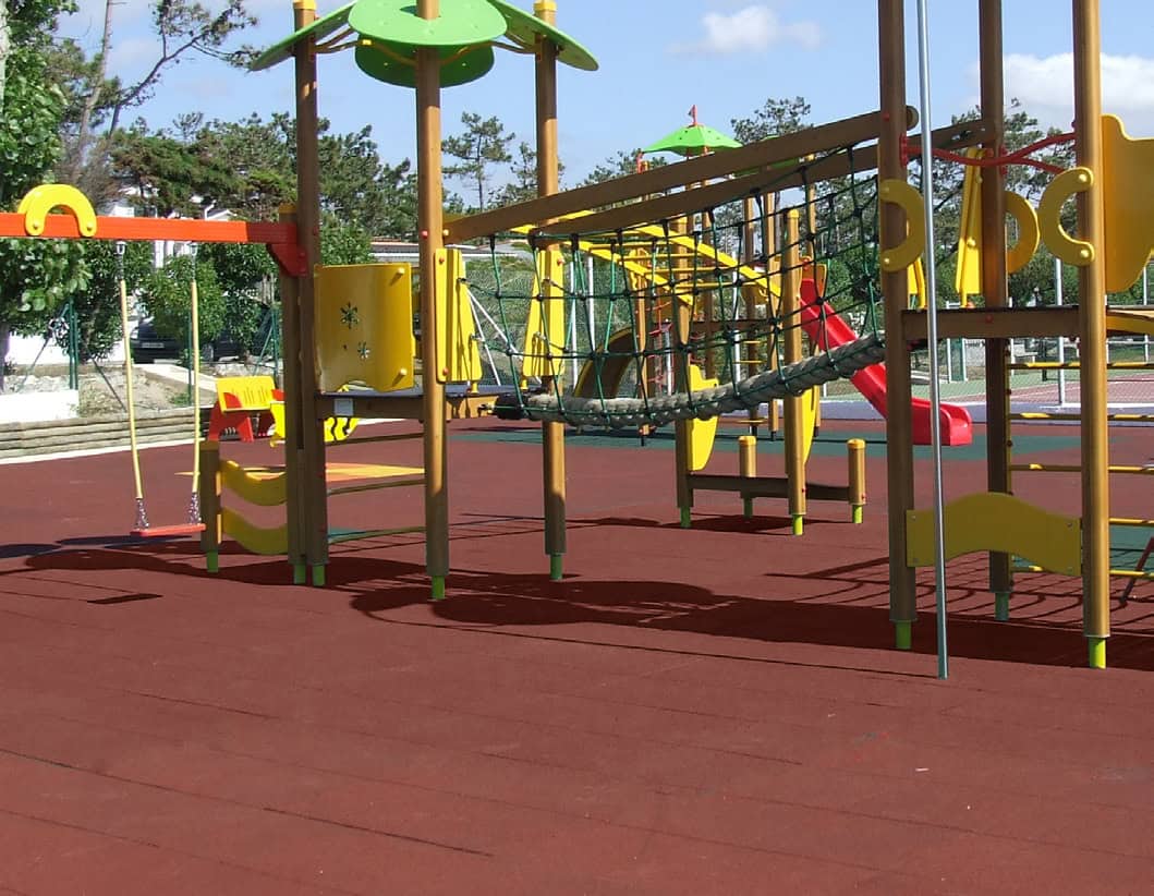 PISOS DE CAUCHO PARA AREAS DE JUEGOS INFANTILES