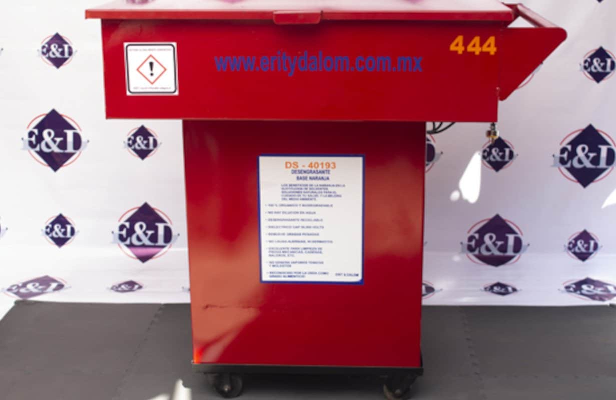 Maquinas lavadoras de partes con desengrasantes reciclables