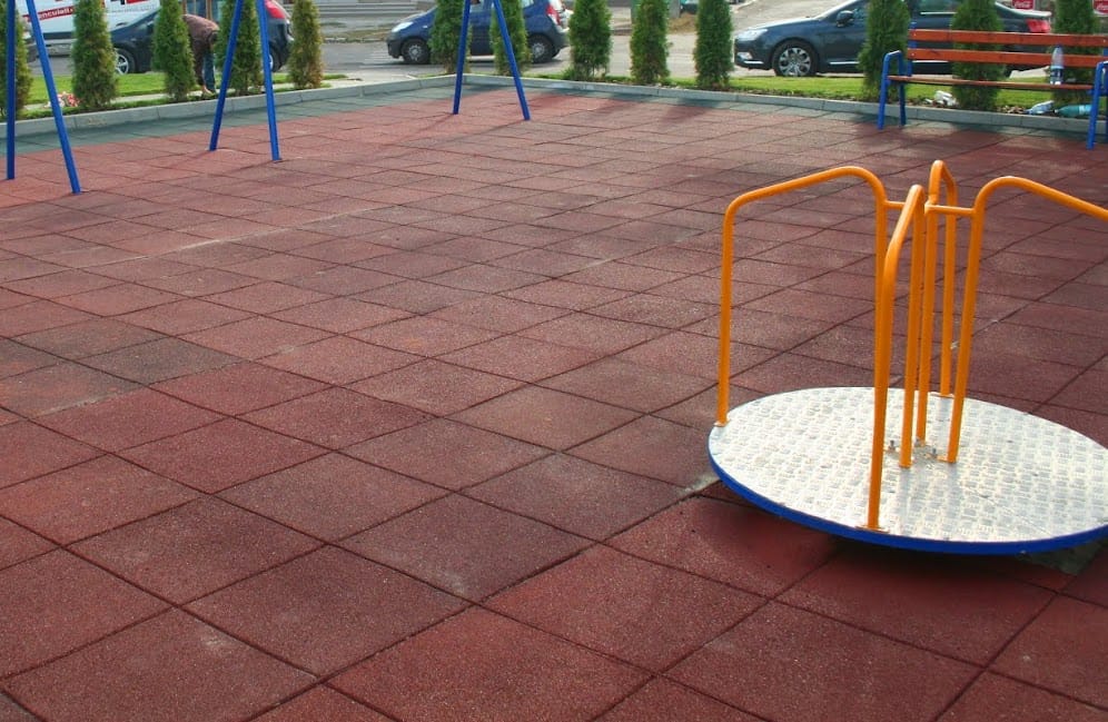 PISOS PARA AREAS INFANTILES EXTERIORES