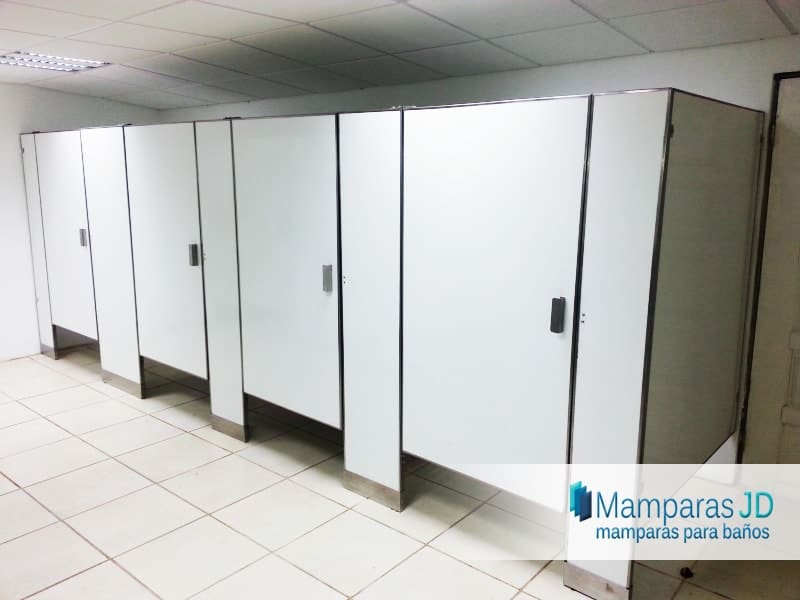 Mamparas de lámina esmaltada para sanitarios