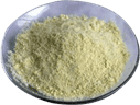 Como un polvo color blanco-crema, fácilmente soluble en agua caliente o fría. Sus soluciones son neutras.
