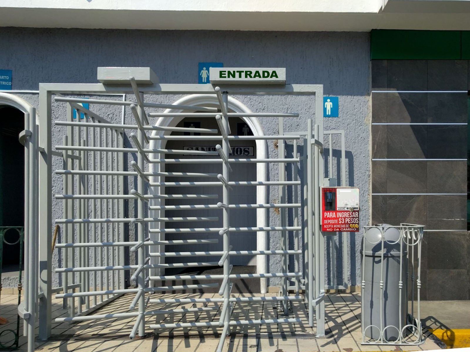Equipos de control de accesos a baños publicos