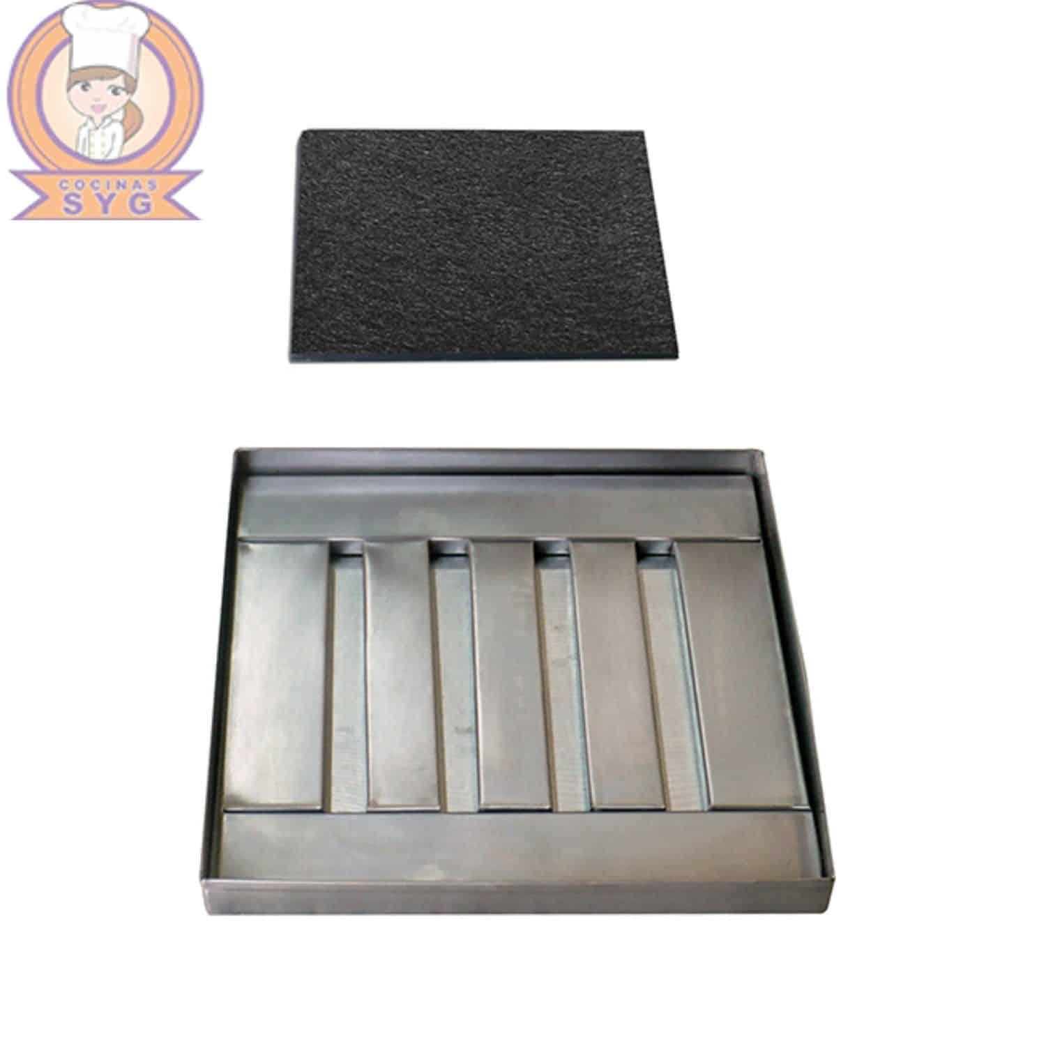 Charola sanitizante fabricada en acero inoxidable con tapete de secado.