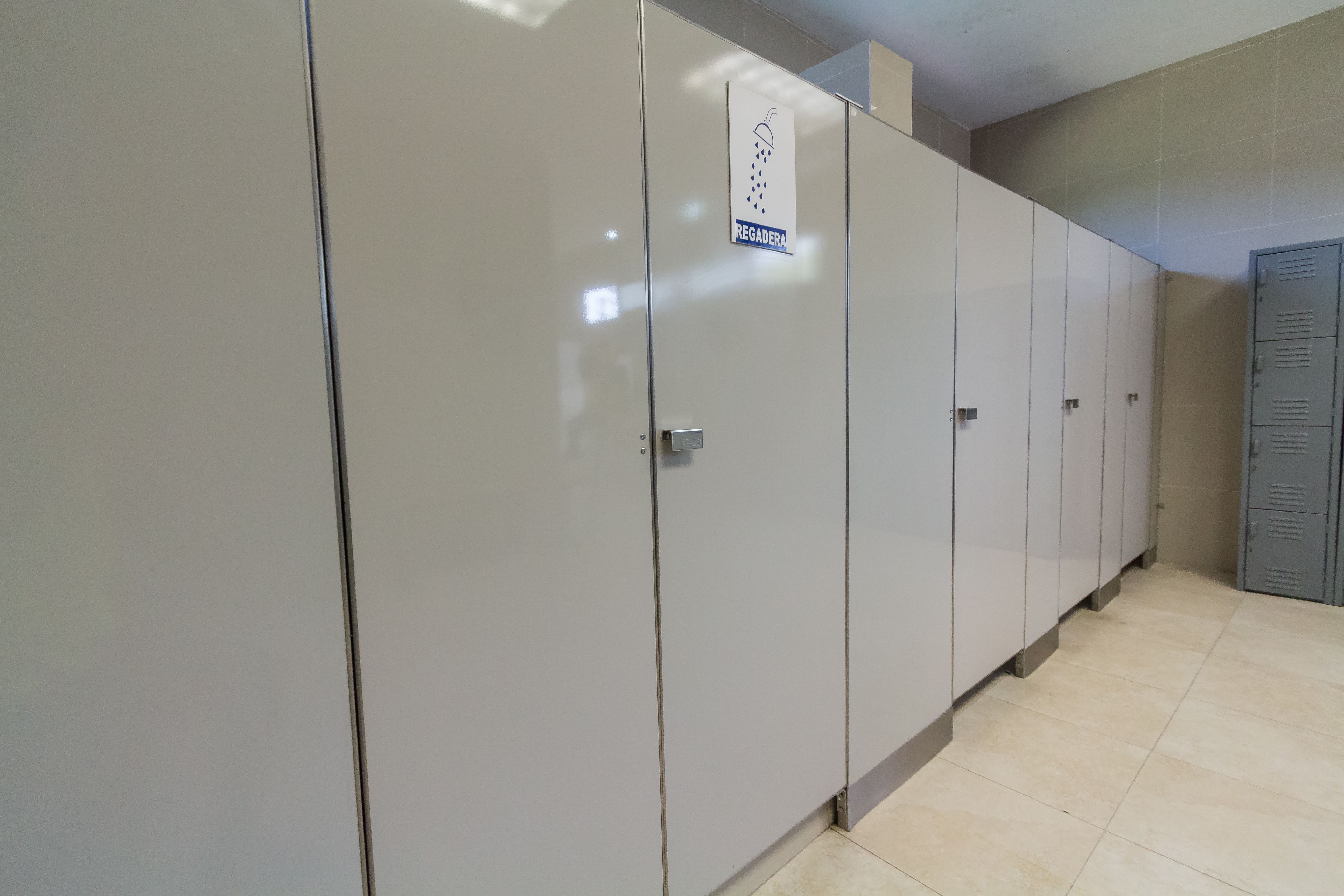 Mamparas para sanitarios públicos
