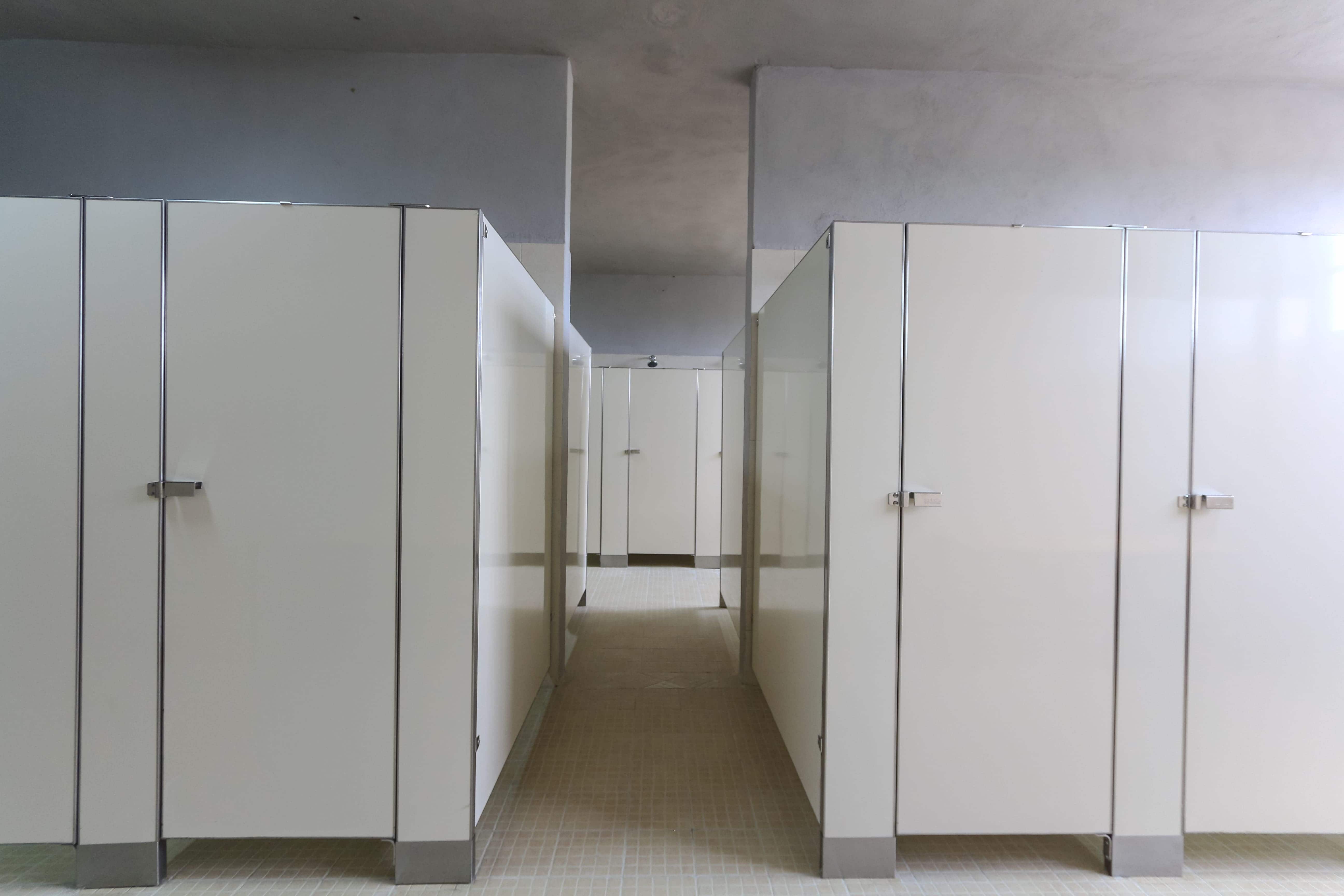 Mamparas para sanitarios públicos