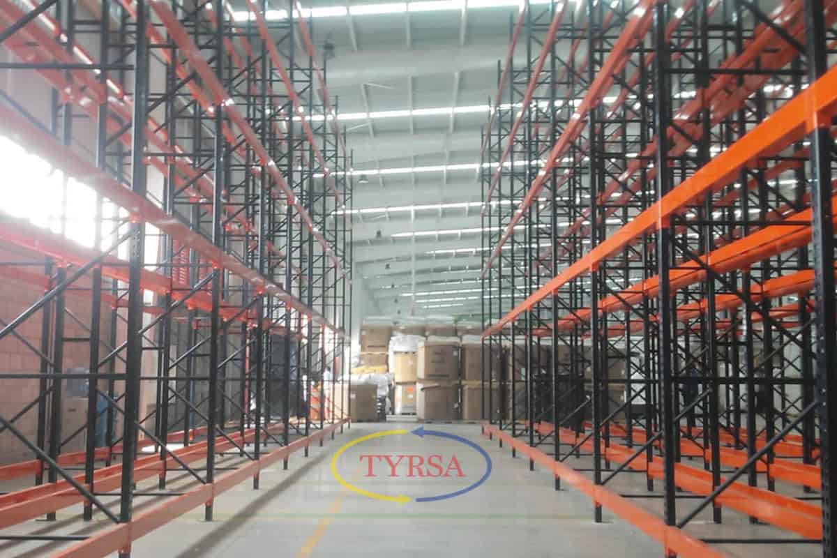 Racks de almacenamiento metálicos 