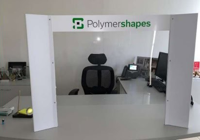 Mampara con poste para oficina